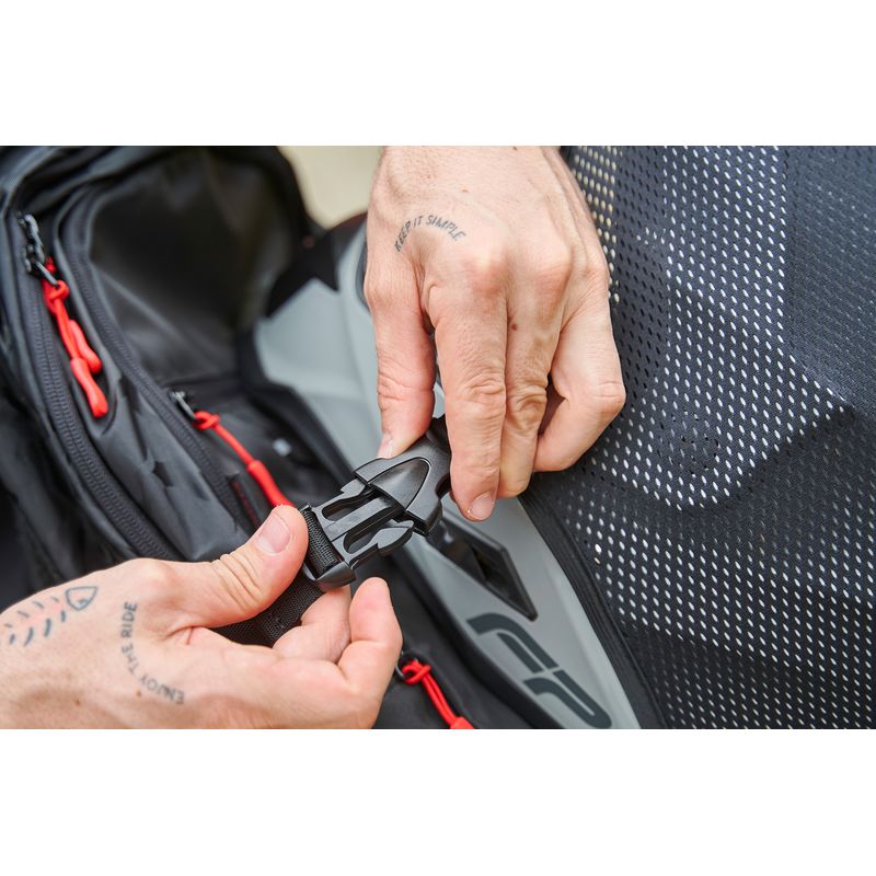 Morral-Helmet-Pack-Negro