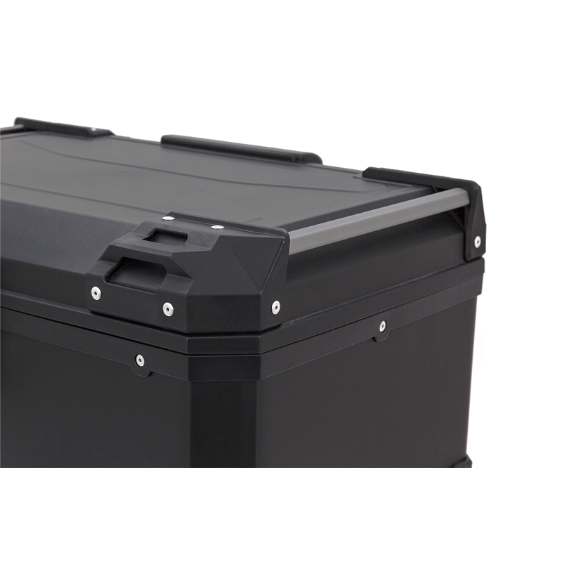 MALETA-PLASTICA-CUADRADA-MAVERICK-DE-60-LT---2-CASCOS--NEGRO