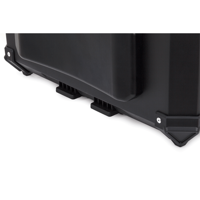 MALETA-PLASTICA-CUADRADA-MAVERICK-DE-60-LT---2-CASCOS--NEGRO