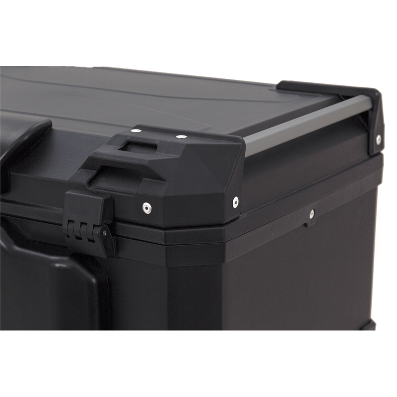 MALETA-PLASTICA-CUADRADA-MAVERICK-DE-60-LT---2-CASCOS--NEGRO