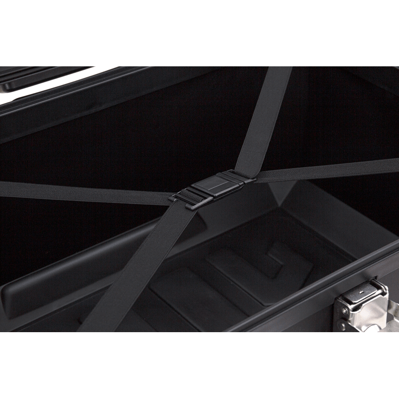 MALETA-PLASTICA-CUADRADA-MAVERICK-DE-60-LT---2-CASCOS--NEGRO